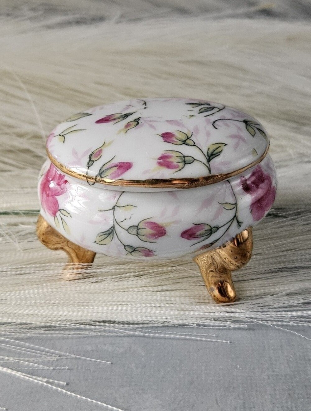 Vintage Porcelain Rosebud Roses Pink Green White Gold Gilt Footed Trinket Box Cr